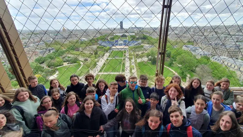 Gruppe auf dem Eiffelturm