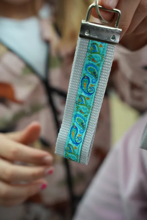 Ein Schlüsselanhänger, der an der Nähmaschine gefertigt wurde.