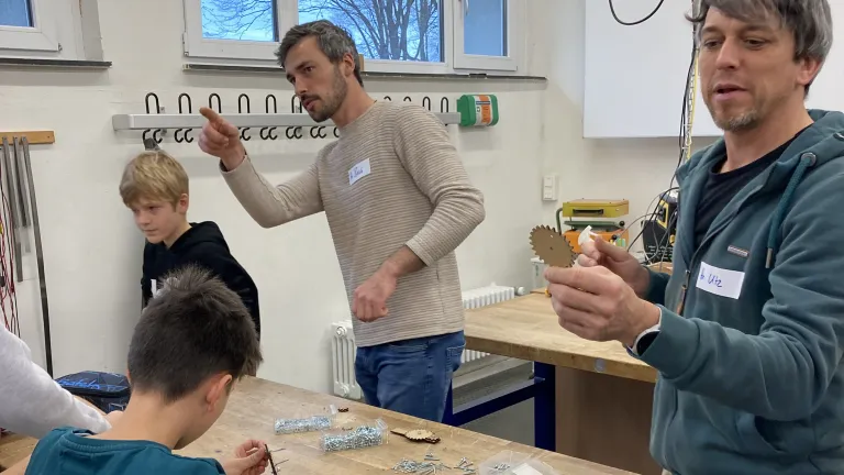 Spa beim Tfteln und Werkeln im Technikraum