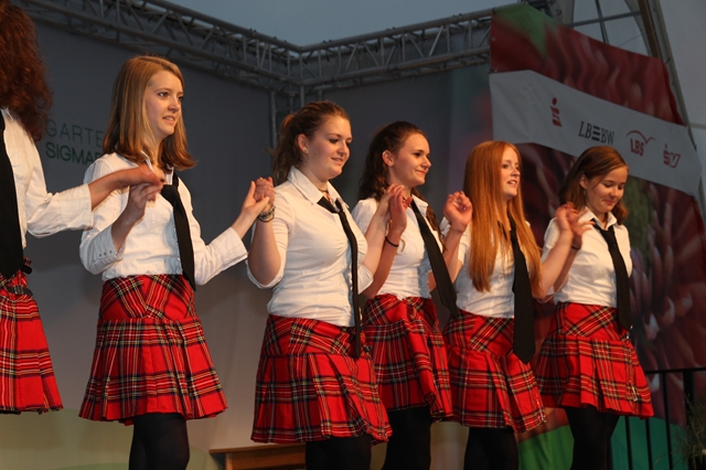 Mädchen bei Irish-Dance-Aufführung