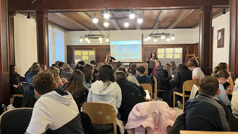 Besuch bei der Caritas