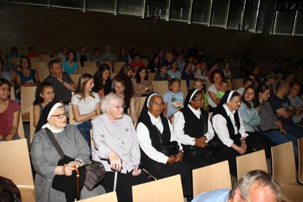 Nonnen im Publikum