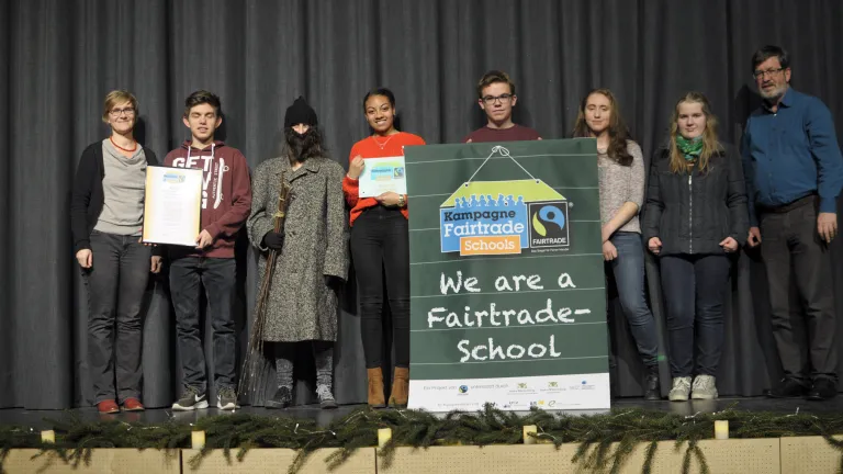 Feierliche bergabe des Fairtrade-School-Siegels