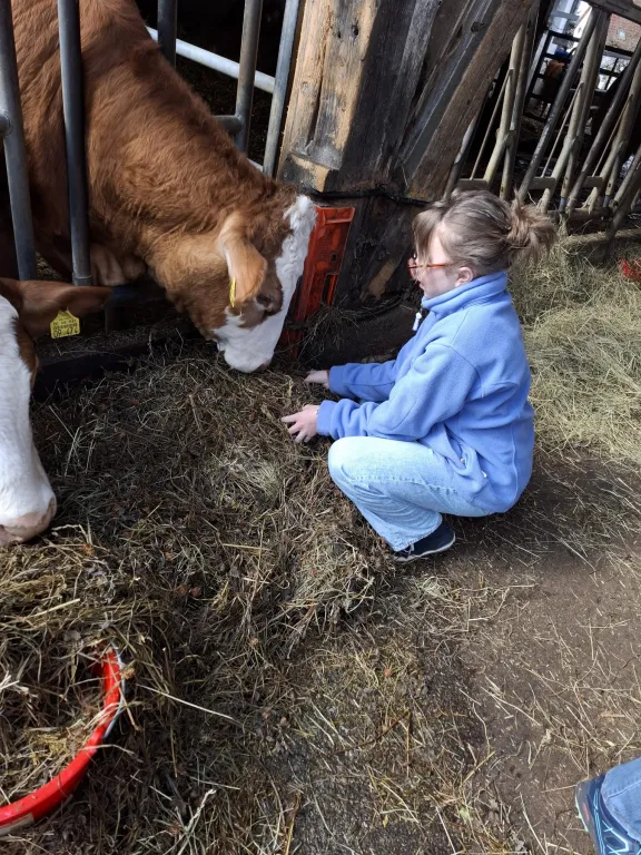 Sch�lerin der G9 f�ttert Albrind