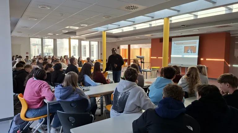 Davies erz�hlt in der Lizeria