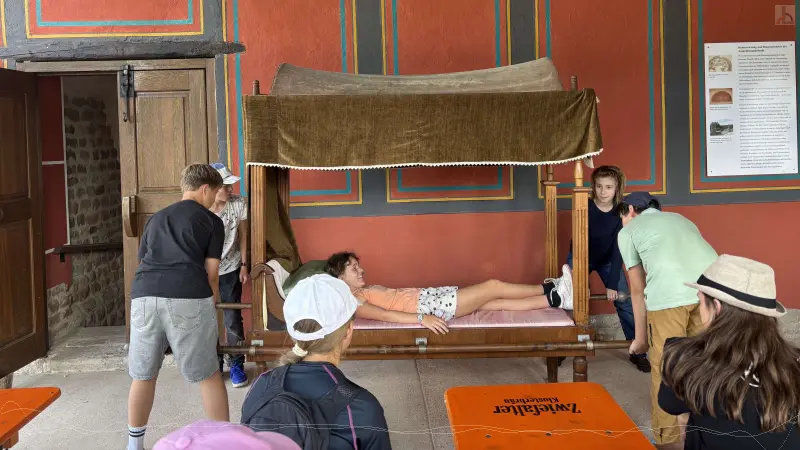 Schler im rmischen Bett