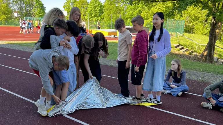 Rettungsdecke wenden