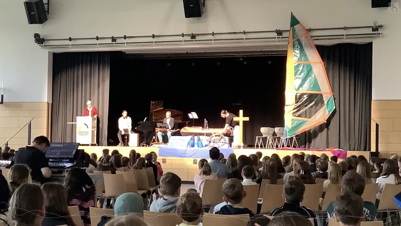 Schulgottesdienst in der Lizarena