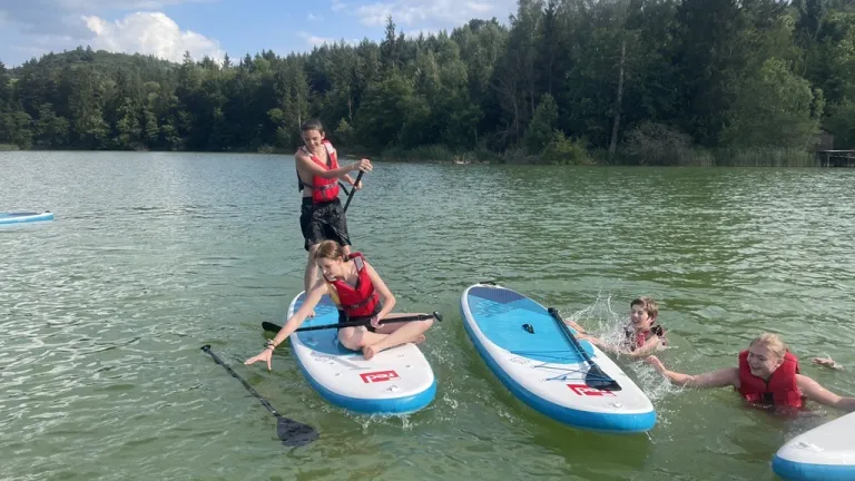 Beim Standup-Paddling