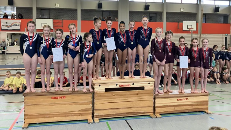 Turnerinnen des U14-Teams auf dem 3. Platz