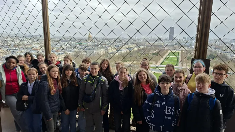 Gruppe auf dem Eiffelturm