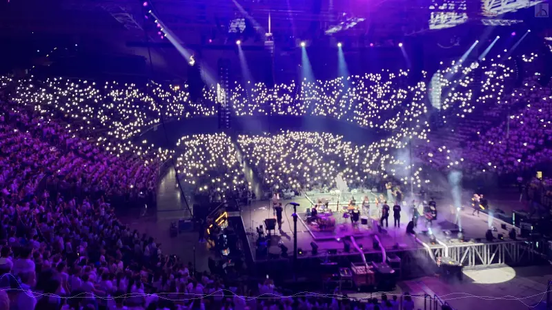 6Kunited im dunklen Olympiastadion