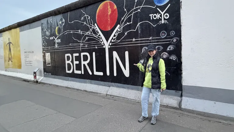 Anna an der East Side Gallery