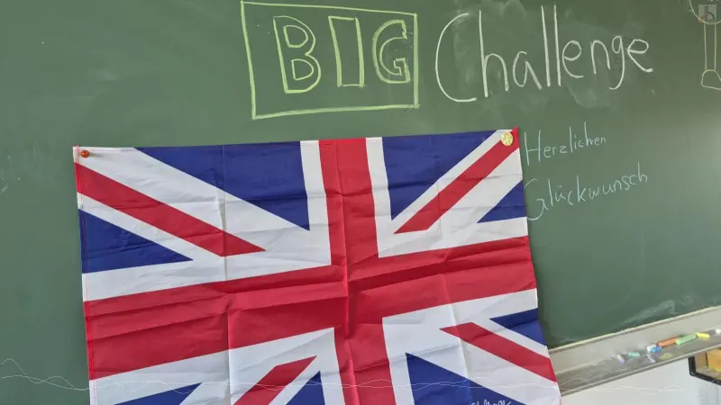 Britische Flagge an Tafel